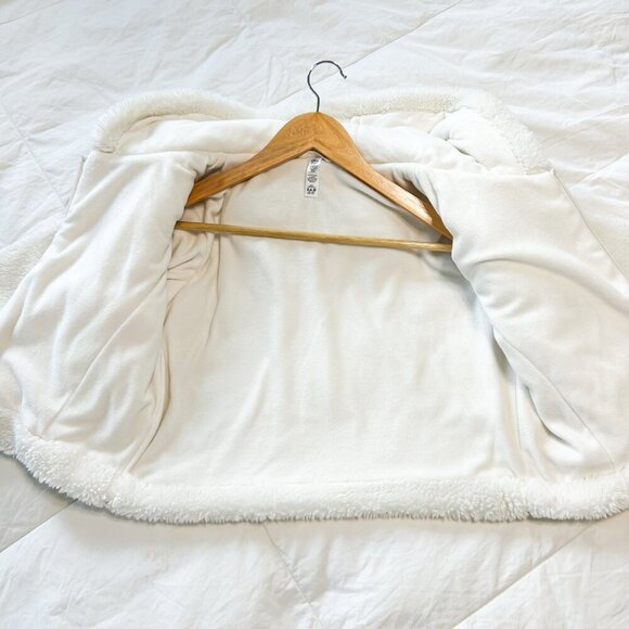 Alo Yoga LA Cropped White Sherpa Fuzzy Hooded Jacket Women’s Size Medium - Picture 8 of 10